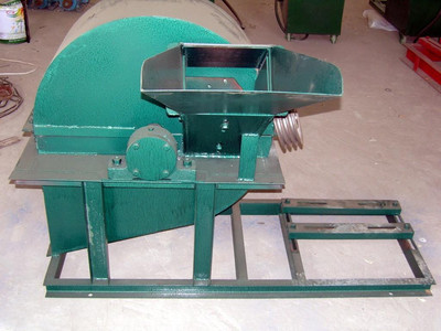 食用菌與木材鋸末粉碎機 多功能粉碎設(shè)備選購指南及鄭州中遠(yuǎn)機械介紹